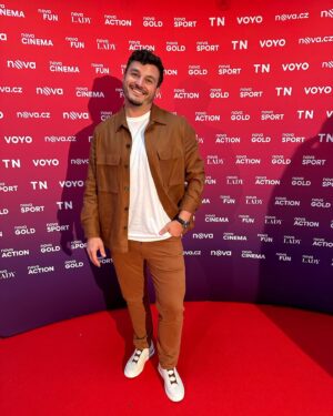 Roman Staša Instagram - Dnešní tisková konference @tvnovaofficial k podzimním novinkám 👌🏻😍 

#tiskovka #tvnova #podzim #zegna #dogala