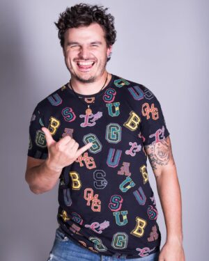 Roman Staša Instagram - Říkáte si, co je to za fotky? 🤔
Tak ty už jsou celkem starý a jsou připomínkou jedny zásadní věci.☝🏼
Mýho prvního bližšího setkání s @tvnovaofficial. A proč je vytahuju teď?🤗
No původně jsem hledal (takhle, mamka hledala, já jí napsal prosebnou zprávu 😅) fotku, jak v roce 94 koukám na telku.📺
Tahle fotka bohužel nevznikla anebo je úspěšně  ztracená, ale chtěl jsem skrze ni připomenout, jak dlouho už existuje můj “vztah” s Novou.☺️ Od víkendových sledování Kačeřích příběhů a Rychlý roty v dětským věku se ta cesta vyvinula přes @masterchefcz 👨🏻‍🍳 až k tomu, že teď možná může někde jinej malej kluk koukat o víkendu na mě 😌

A tenhle můj životní příběh je jeden z mnoha, kterých byla a je Nova součástí za těch krásných třicet let.🤩
Takže Ti moje milá @tvnovaofficial přeju do dalších třiceti vše nej a to nejdůležitější, hodně spokojených diváků. ❤️

#casting #fotky #prvnisetkani #zacatekcesty #vsenej #tricatiny #tvnova