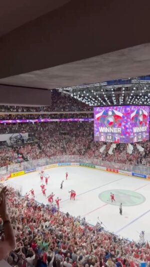 Roman Staša Instagram - Ještě dneska jsem z toho krásnýho výsledku 🥇 našich hokejistů 🏒 šťastnej a dojatej 🥲🤩 A jaký bylo mistrovstvi mýma očima…? 👀 #MensWorls