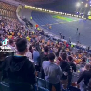Roman Yaremchuk Instagram - Ну ось і закінчилась наша подорож.Перед кожним матчем ми  розуміли що кожен українець буде у фан-зоні або у екрана  телевізора,ми відчували відповідальність перед кожним!Ми віддали всі свої сили,  частинку свого серця, заради вас та ваших емоцій. Вибачте якщо невиправдали ваші надії.Дякую всім вам.Слава Україні - Героям Слава.🟡🔵@uafukraine