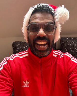 Romesh Ranganathan Instagram - Merry Christmas pricks!