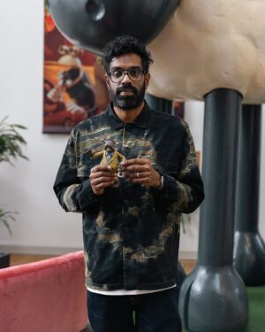 Romesh Ranganathan Instagram - Got to meet my actual Chicken Run model “Nick” and voice him for the Chicken Run video game that’s out soon. @aardmananimations was amazing and it actually bought me about twenty minutes of respect from my kids…