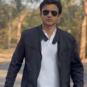 Romit Raj Instagram - Konnichiwaa 💥 
Means Hello in Japanese 😉 
Today's Episode 168 is Awesomeeeeee,Thank you so much for all the feedback ❤️ Love you Guys ✨️ 
Keep Loving "Baatein Kuchh Ankahee Si" 
📷 @the_rider_sam46
#baateinkuchankaheesi #RomiitRaaj #starplus #dkp #japanese #konnichiwa #explore #walk #forest #shoot #sunshine #Actor #reelit #reels #reelsinstagram