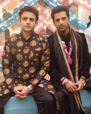 Romit Raj Instagram - Favourite Pictures ❤️ ✨️🤗 
#BaateinKuchAnkaheeSi #RomiitRaaj #mohitmalik #sayalisalunkhe #starplus
#picturesoftheday #behindthescenes #goodtimes #actorslife #Actor