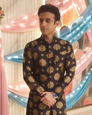 Romit Raj Instagram - Favourite Pictures ❤️ ✨️🤗 
#BaateinKuchAnkaheeSi #RomiitRaaj #mohitmalik #sayalisalunkhe #starplus
#picturesoftheday #behindthescenes #goodtimes #actorslife #Actor