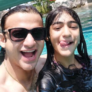 Romit Raj Instagram - "Best Father in the World"-Reha 
#fathersday #father #fatherdaughter #RomiitRaaj #RehStories