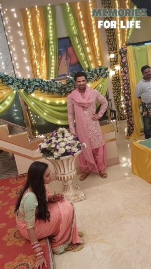Romit Raj Instagram - Memories for Life,
Happiness is a Choice ❤️ 
To All the Amazing Fans of Baatein Kuch Ankahee Si show,Today's Behind the scenes Video I dedicate to all of you.Keep watching the show,we are still shooting Amazing scenes,loving every bit of being on Dkp Set.
Xoxoxoxoxo 
All of Us Love You All ❤️ 
#starplus #dkp #rajanshahi
#BaateinKuchAnkaheeSi #RomiitRaaj #mohitmalik #sayalisalunkhe #RomiitRaajAsBobby #reels #reelsinstagram #reelitfeelit #reelindia #viralreels #reel