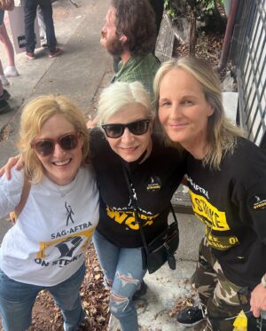Romy Rosemont Instagram - Fierce women fighting the fierce fight. With all that’s going on in the world today we need art! We need to get lost in stories and we need all the storytellers!  I’m so happy I got to March alongside these incredible women. The incredible artists. @jackiemontreal @helenhunt @itskaricoleman