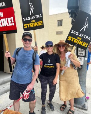 Romy Rosemont Instagram - WB with these very fine folks today! @chillwithwill @therealbrookesmith @sagaftra