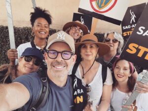Romy Rosemont Instagram - Grab yourself an amazing group of good friends and go out there and fight for what’s right!  So grateful to be an actor  Come on out and play with us! @bradleybredeweg @leeroseforreal @therealbrookesmith @thelesleyannwarren @corbinmreid @nicole_holofcener @elizabethperkins @sagaftra #sagaftrastrong
