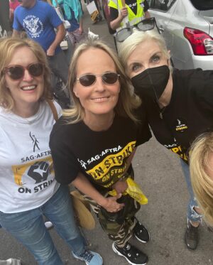 Romy Rosemont Instagram - Fierce women fighting the fierce fight. With all that’s going on in the world today we need art! We need to get lost in stories and we need all the storytellers!  I’m so happy I got to March alongside these incredible women. The incredible artists. @jackiemontreal @helenhunt @itskaricoleman
