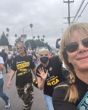 Romy Rosemont Instagram - Fierce women fighting the fierce fight. With all that’s going on in the world today we need art! We need to get lost in stories and we need all the storytellers!  I’m so happy I got to March alongside these incredible women. The incredible artists. @jackiemontreal @helenhunt @itskaricoleman