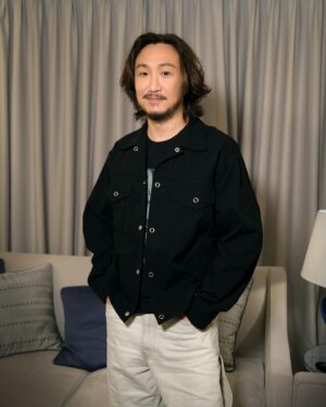Ronald Cheng Instagram - 久違幾年嘅紅館演唱會反應非常熱烈真係好多謝各位。希望下星期優先訂購JAJA聲賣晒💪🏻😎

【Citi信用卡優先預訂《Fragments of Wonder 鄭中基世界巡迴演唱會2024 – 香港站》演唱會門票】，請於2023年12月12日上午10時至12月13 日晚上11時59分，經www.hkticketing.com/ 致電(852) 31 288 288進行購票。名額有限，先到先得，額滿即止！每張Citi信用卡限購4張門票（每次交易可購買最多4張門票）。優惠受條款及細則約束。

Hair Stylist: Horace Tse @horacetse
Make up artist: Henry Li @henryli_makeup
Stylist: @___3ddy 
贊助場地：香港康得思酒店 Cordis, Hong Kong @cordishk

👔@acnestudios @alexandermcqueen @crenshawskateclub @farfetch @lanecrawford @dolcegabbana
