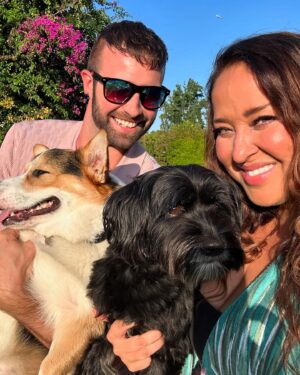 Ronald Gladden Instagram - Dog party with @mariaannrussell 🐾🦴🎉
