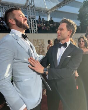 Ronald Gladden Instagram - Award season has been fun. There are too many ppl to thank but have to shoutout @amazonmgmstudios @vanityfair @goldenglobes @televisionacad thank you for the invites and nominations! I’m just happy to be here 🙏

Styling for EMMY’s @warrenalfiebaker 
Suit @paulsmithdesign 
Watch @omega