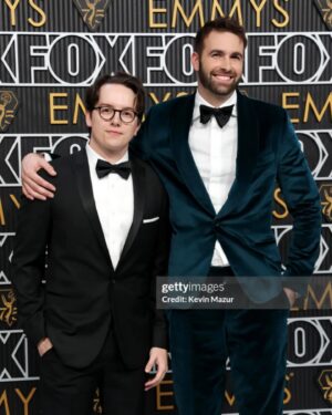 Ronald Gladden Instagram - Award season has been fun. There are too many ppl to thank but have to shoutout @amazonmgmstudios @vanityfair @goldenglobes @televisionacad thank you for the invites and nominations! I’m just happy to be here 🙏

Styling for EMMY’s @warrenalfiebaker 
Suit @paulsmithdesign 
Watch @omega