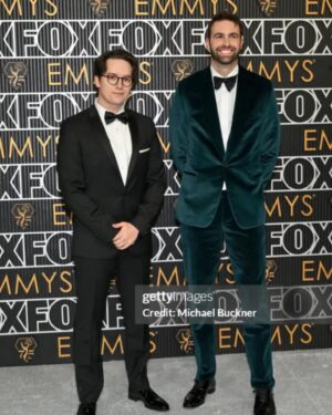 Ronald Gladden Instagram - Award season has been fun. There are too many ppl to thank but have to shoutout @amazonmgmstudios @vanityfair @goldenglobes @televisionacad thank you for the invites and nominations! I’m just happy to be here 🙏

Styling for EMMY’s @warrenalfiebaker 
Suit @paulsmithdesign 
Watch @omega