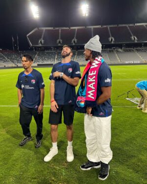 Ronald Gladden Instagram - Thank you so much @sandiegowavefc for having me be the wave maker. Was great to watch the win, bang the drum, and the puppies at the end 😍
