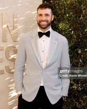 Ronald Gladden Instagram - Globes. Globes galore @pascalispunk has the right idea; rest the ole award accepting arm when not in use, genius. 

Styled @warrenalfiebaker 
Outfit @canali @omega @louboutinworld