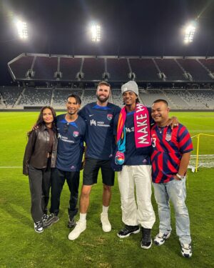 Ronald Gladden Instagram - Thank you so much @sandiegowavefc for having me be the wave maker. Was great to watch the win, bang the drum, and the puppies at the end 😍