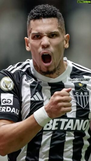 Ronaldo Moura Instagram - Polêmica foi mão ou não do Paulinho ? 
#saopaulo #var #galo