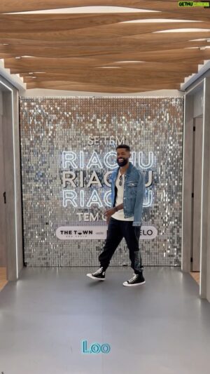Ronaldo Moura Instagram - Adivinha quem me convidou para curtir o  The Town 2023? A Riachuelo @riachuelo marca oficial de moda do festival

Vim garantir o meu look para dar close no The Town 2023 com a Riachu, e confesso que era tanta opção incrível que foi difícil escolher um look só😍
Então me ajuda e diz aqui nos comentários qual o seu favorito? 

E  você, Já escolheu o seu look para o The Town 2023? 

A @riachuelo está com uma coleção incrível, então corre para o site ou alguma loja para conhecer e aproveitar o festival cheio de estilo. 

#RiachuNoTheTown #TheTownVesteRiachuelo #thetown2023 #publi