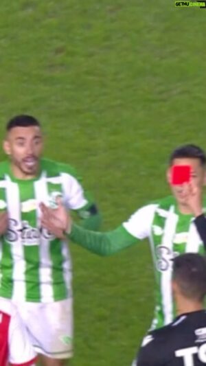 Ronaldo Moura Instagram - Concorda com essa expulsão do jogador @alanruschel por se defender de um torcedor ?

#juventude #copadobrasil #var