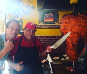 Ronaldo Oliva Instagram - Esse churrascão tava incrível e a hospitalidade do mexicano também !!! 🇲🇽