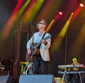 Ronan Keating Instagram - Thank you Freiburg what a beautiful audience in the coolest of settings. The German shows are well and truly underway and giving me all that I need. Grateful beyond belief. 🙏