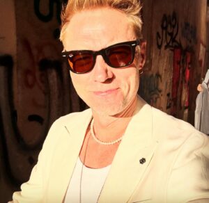 Ronan Keating Instagram - Thank you Freiburg what a beautiful audience in the coolest of settings. The German shows are well and truly underway and giving me all that I need. Grateful beyond belief. 🙏