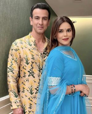 Ronit Roy Instagram - Darshan do ghanshyam nath mori akhiyaan pyaasi re 🙏🏻