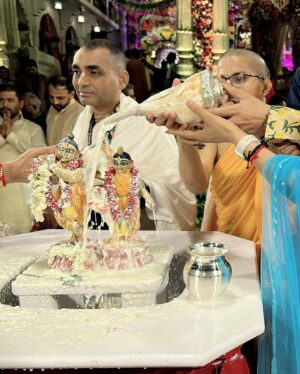 Ronit Roy Instagram - Darshan do ghanshyam nath mori akhiyaan pyaasi re 🙏🏻
