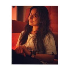 Ronjini Chakraborty Instagram - Paint the town red 

📸 @kritika_shekhar