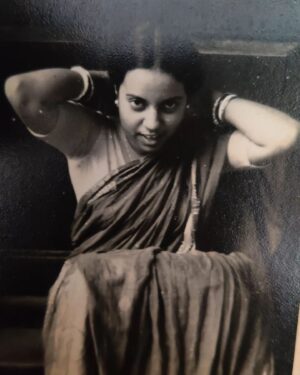 Ronjini Chakraborty Instagram - Happy birthday to my most beautiful and strong mommy ❤️❤️❤️

1. Mommy tying her hair 
2. Mommy with baba and dada 
3.4. Mommy on her honeymoon
5. Mommy smiling 
6. Mommy and me