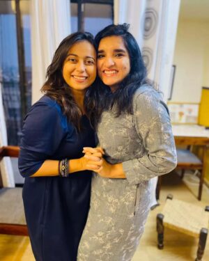 Ronjini Chakraborty Instagram - ♥️💛💙

#Togetherness #family #love #strength
#joy #laughter #happiness 

@rajchak @trivedi.malini @ashishsverma 
#adititrivedi #shekharTrivedi
