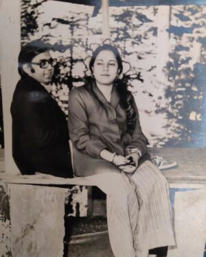 Ronjini Chakraborty Instagram - Happy birthday to my most beautiful and strong mommy ❤️❤️❤️

1. Mommy tying her hair 
2. Mommy with baba and dada 
3.4. Mommy on her honeymoon
5. Mommy smiling 
6. Mommy and me