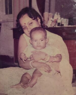 Ronjini Chakraborty Instagram - Happy birthday to my most beautiful and strong mommy ❤️❤️❤️

1. Mommy tying her hair 
2. Mommy with baba and dada 
3.4. Mommy on her honeymoon
5. Mommy smiling 
6. Mommy and me