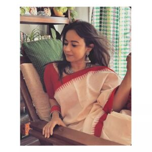 Ronjini Chakraborty Instagram - Current mood 🕊️

#throwbacksaturday 
#happyweekend 
#sareeforever

📸@riddhima_paul 😘