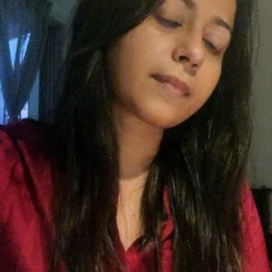 Ronjini Chakraborty Instagram - This was one of the first songs I learnt during the  initial years of my training in Hindustani classical music . Along with the strict , disciplined , non -negotiable Riaz that we had to  do every single day , we were also asked to learn songs of our choice .  It used to feel like a breeze of fresh air while learning the old Hindi songs in the midst of the  rigorous practice of getting the paltas and sargams correct at all times 🙃

#childhoodmemories 
#latamangeshkar 
#oldisgold 
#songoftheday