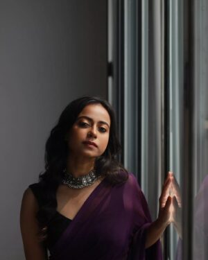 Ronjini Chakraborty Instagram - 🎧 💜🌸

📸 @anujtiwari11 

#stormworkshop 
#photooftheday 
#purplelover