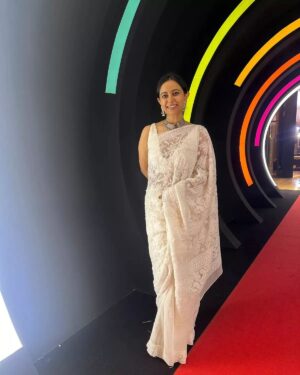 Ronjini Chakraborty Instagram - It's probably not just what you wear but what you feel when you wear it .And i felt etherial and so happy wearing this beautiful saree last night . Thank you @sayanigupta for putting it all together for me 😘❤️

#aboutlastnight 
#sareelove 
#white 
🕊️
