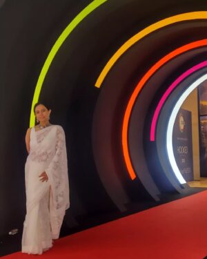 Ronjini Chakraborty Instagram - It's probably not just what you wear but what you feel when you wear it .And i felt etherial and so happy wearing this beautiful saree last night . Thank you @sayanigupta for putting it all together for me 😘❤️

#aboutlastnight 
#sareelove 
#white 
🕊️