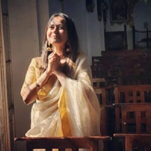 Ronjini Chakraborty Instagram - When your prayers get answered in just 3 right swipes 🤷💃

📸 @anindyashankardas ❤️

#mood
#throwbackmemories 
#rnm
