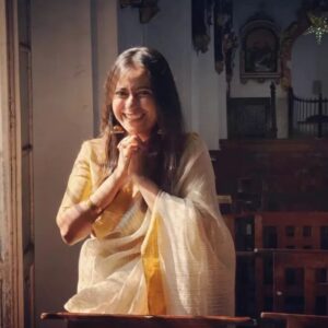 Ronjini Chakraborty Instagram - When your prayers get answered in just 3 right swipes 🤷💃

📸 @anindyashankardas ❤️

#mood
#throwbackmemories 
#rnm