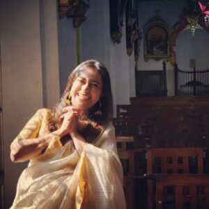 Ronjini Chakraborty Instagram - When your prayers get answered in just 3 right swipes 🤷💃

📸 @anindyashankardas ❤️

#mood
#throwbackmemories 
#rnm