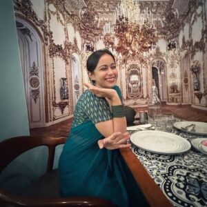 Ronjini Chakraborty Instagram - Nobomi evening felt like 💚

#pujo2023♥️ 

Shubho bijoya and a very happy Dussehra 💚🌻