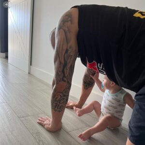 Ronnie Arneill Instagram - I’ll always have you covered. 

My son ❤️

#daddy #son #australia #family