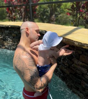 Ronnie Arneill Instagram - Our time, is my favorite time ❤️

#myson #family #dad