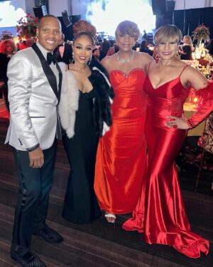 Ronnie DeVoe Instagram - The Mayors Masked Ball Atlanta 2023 raised in upwards of 4 million dollars for the @UNCF last night!!! 

Man, it felt great for me, @ShamariDeVoe and the @DeVoeTwins to give $10k on behalf of the DeVoe, Payne, Fears and Ballou family… 

We all have a duty to support our future young black scholars, leaders, entrepreneurs and professionals.

Shouts to @JustineNormanBoyd for taking care of us and organizing such an incredible event!

Giving back never looked so good…

#DeVoeted

#UNCFMayorsBallAtl23