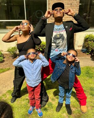 Ronnie DeVoe Instagram - 😎😎😎😎 #SolarEclipse! #2024 #iphonepic 🤷🏾‍♂️

#DeVoeTeD

@ShamariDeVoe
@DeVoeTwins